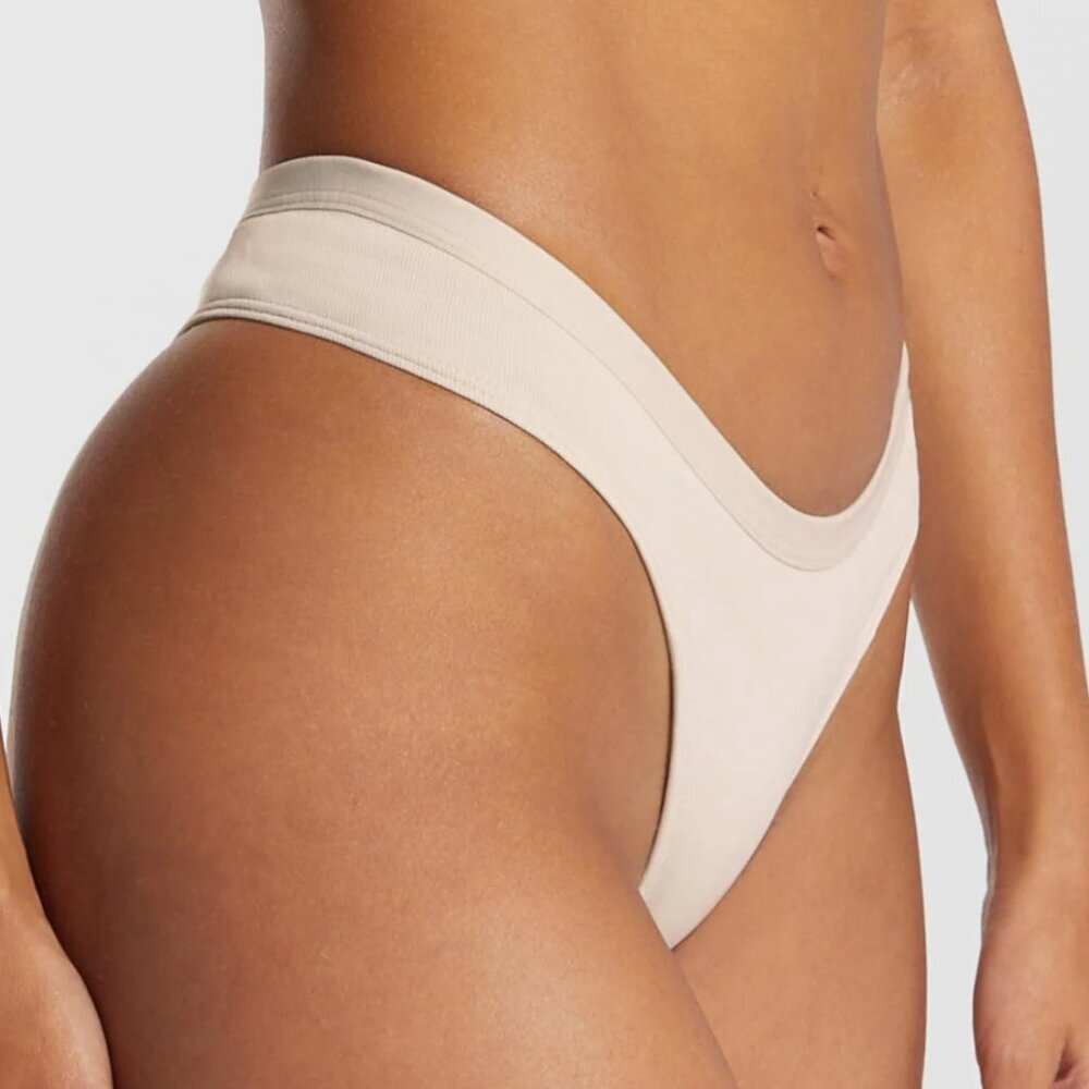 BNWT GYMSHARK SEAMLESS DIPPED FRONT THONG NEW RELEASE XS